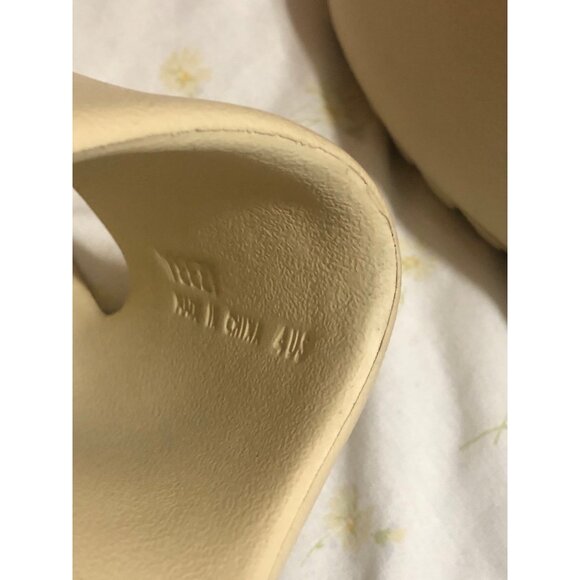 Adidas Yeezy Slide Bone - Size Men’s 4 (No Box) - Picture 3 of 4